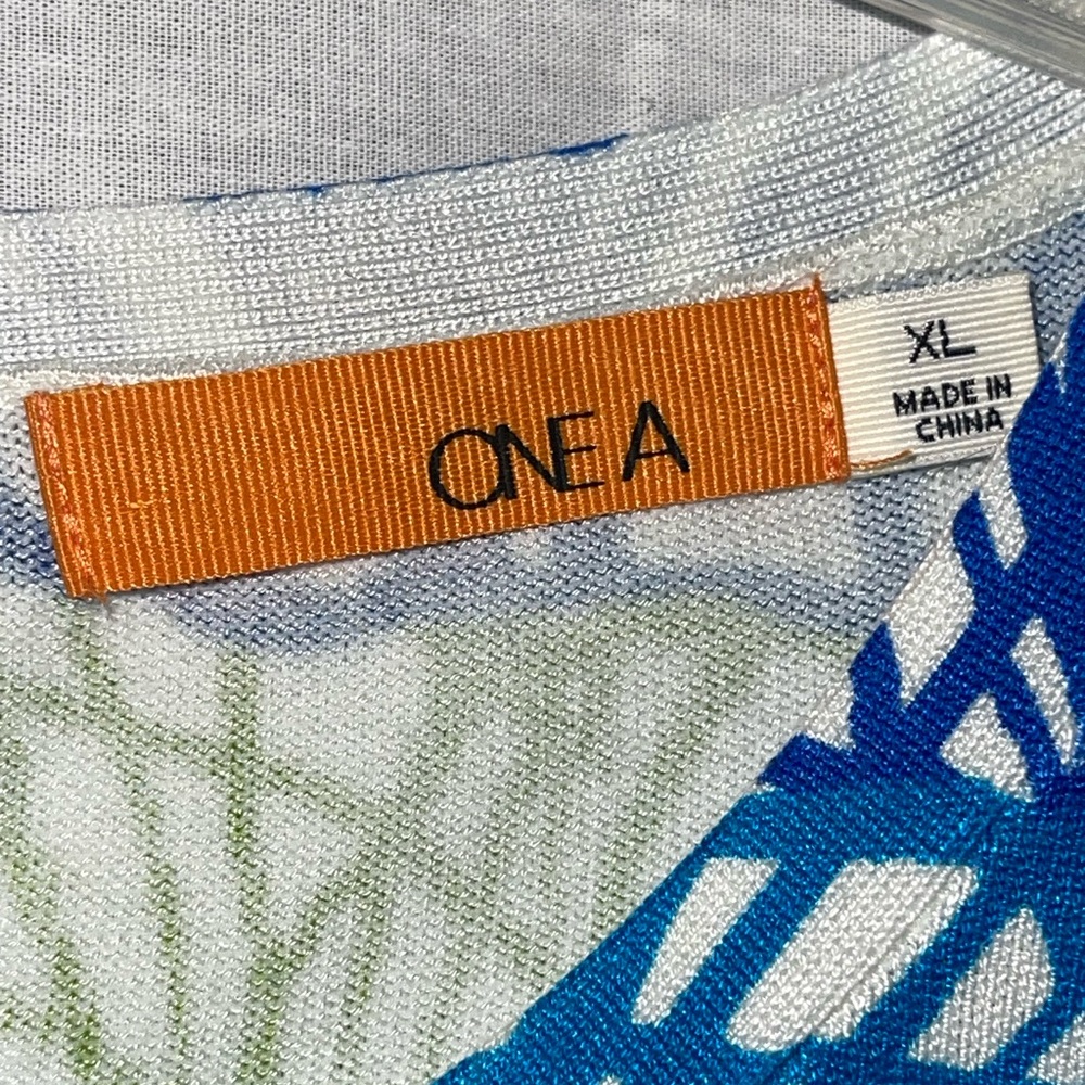 OneA abstract floral top/ tunic. Size XL GUC - Picture 5 of 7